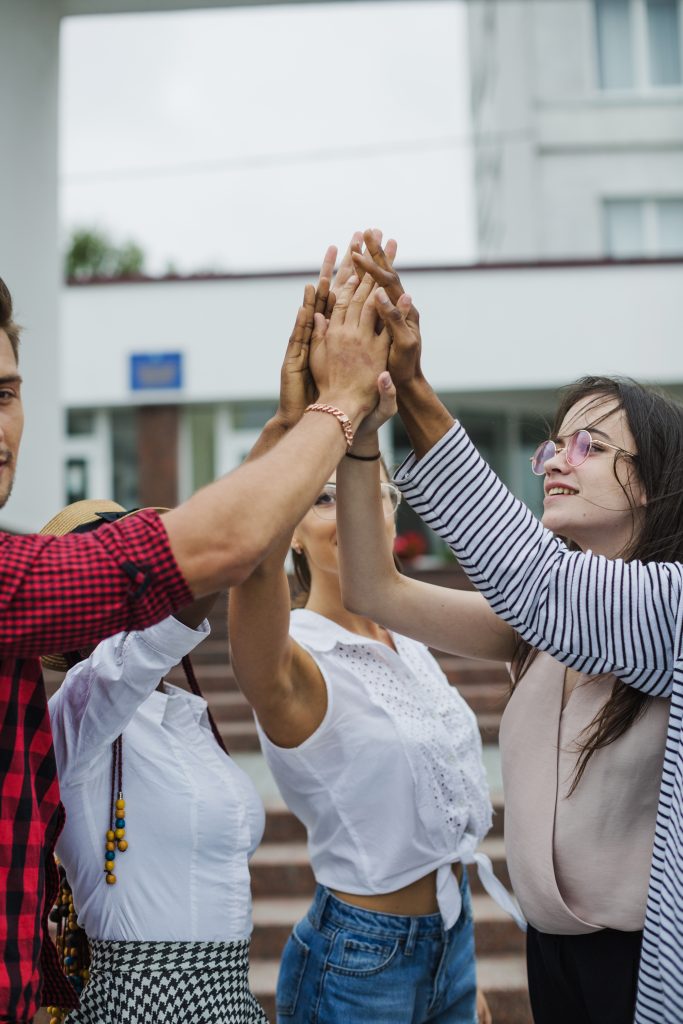 team-giving-high-five